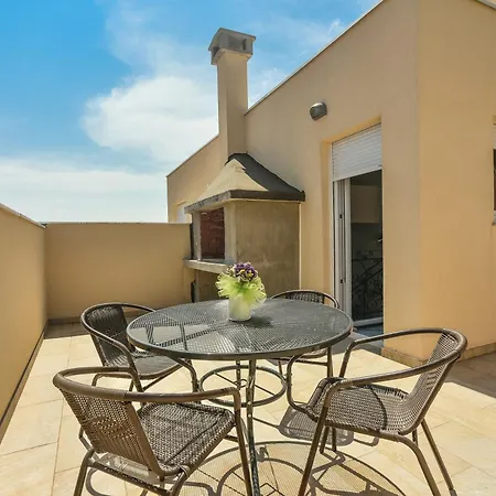 Apartment Sandrica *