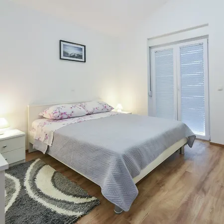 Apartment Sandrica Vrsi