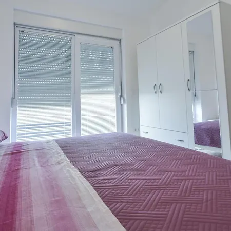 Apartment Sandrica *