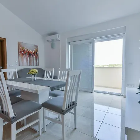 Apartment Sandrica