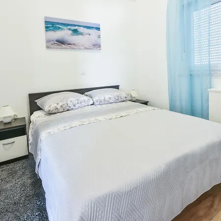 Sandrica Apartment *