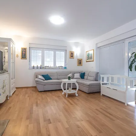 Apartment Sandrica Vrsi