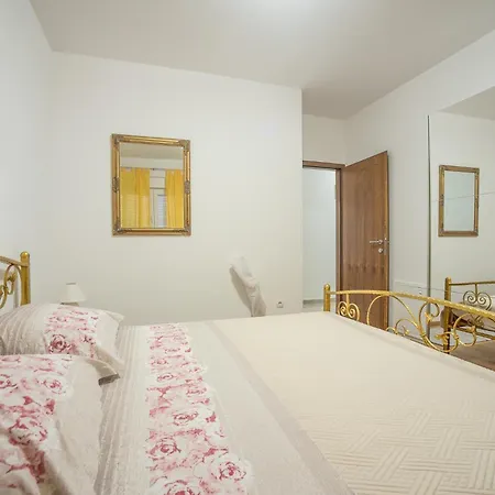 Sandrica Apartment *